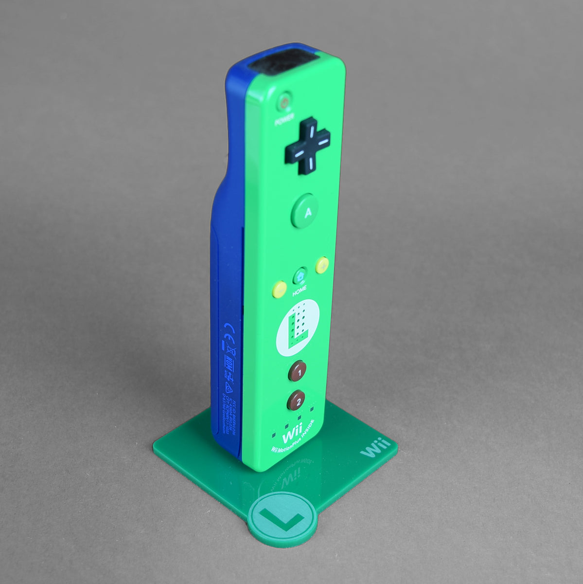 Pair outlet of luigi wii remote